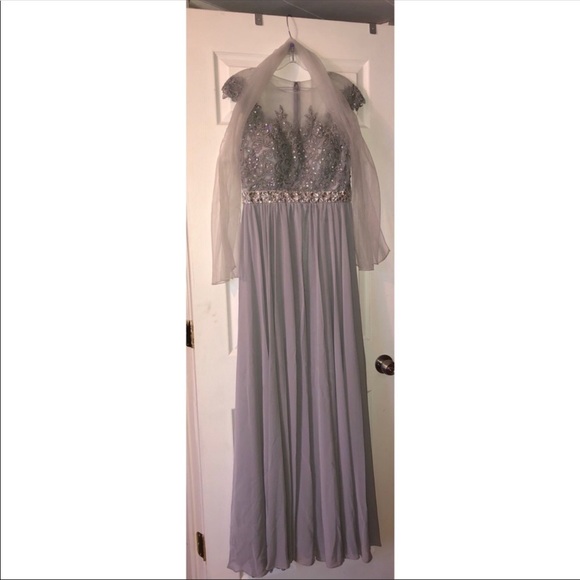 Elegant Silver A-line Gown👗 - Picture 3 of 5